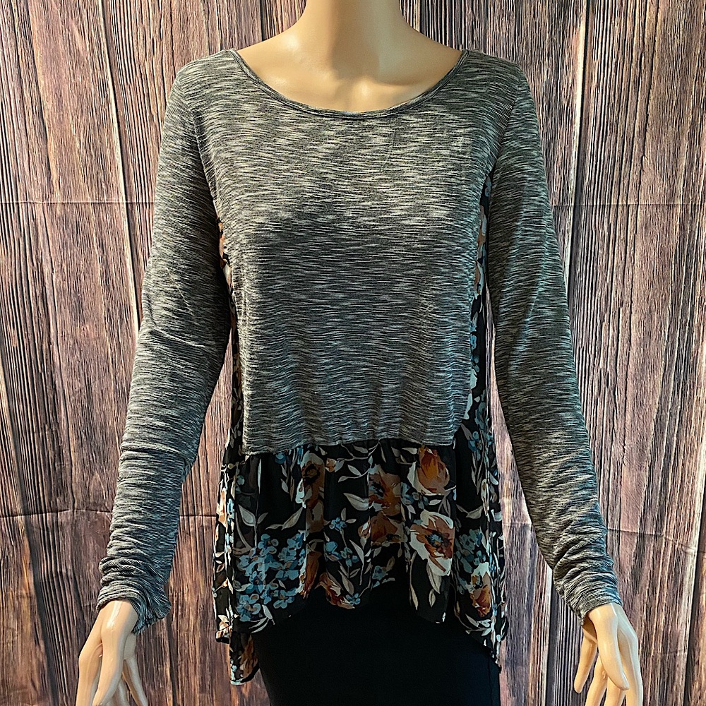 Umgee size small gray gray black blue floral flowy long sleeve blouse